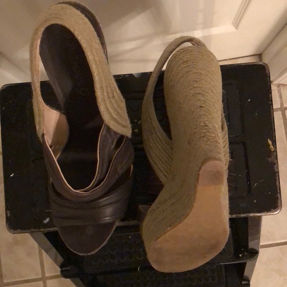 Shoes - Picture 4 of 5